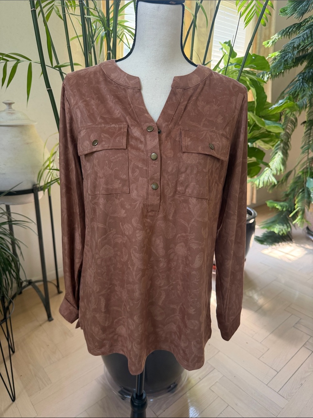 Belle by Kim Gravel Brown Floral Jacquard Long-Sleeve Henley